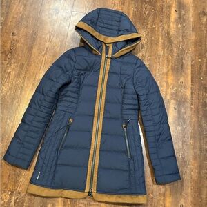 Lole Navy and Tan Puffer Jacket